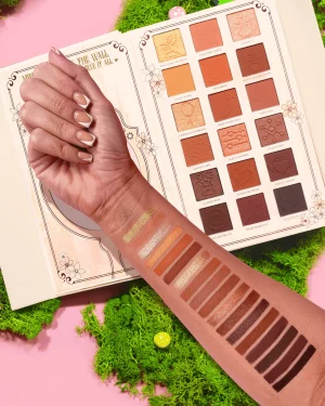 P.Louise A Brand New Chapter Palette – Capitolul Trei